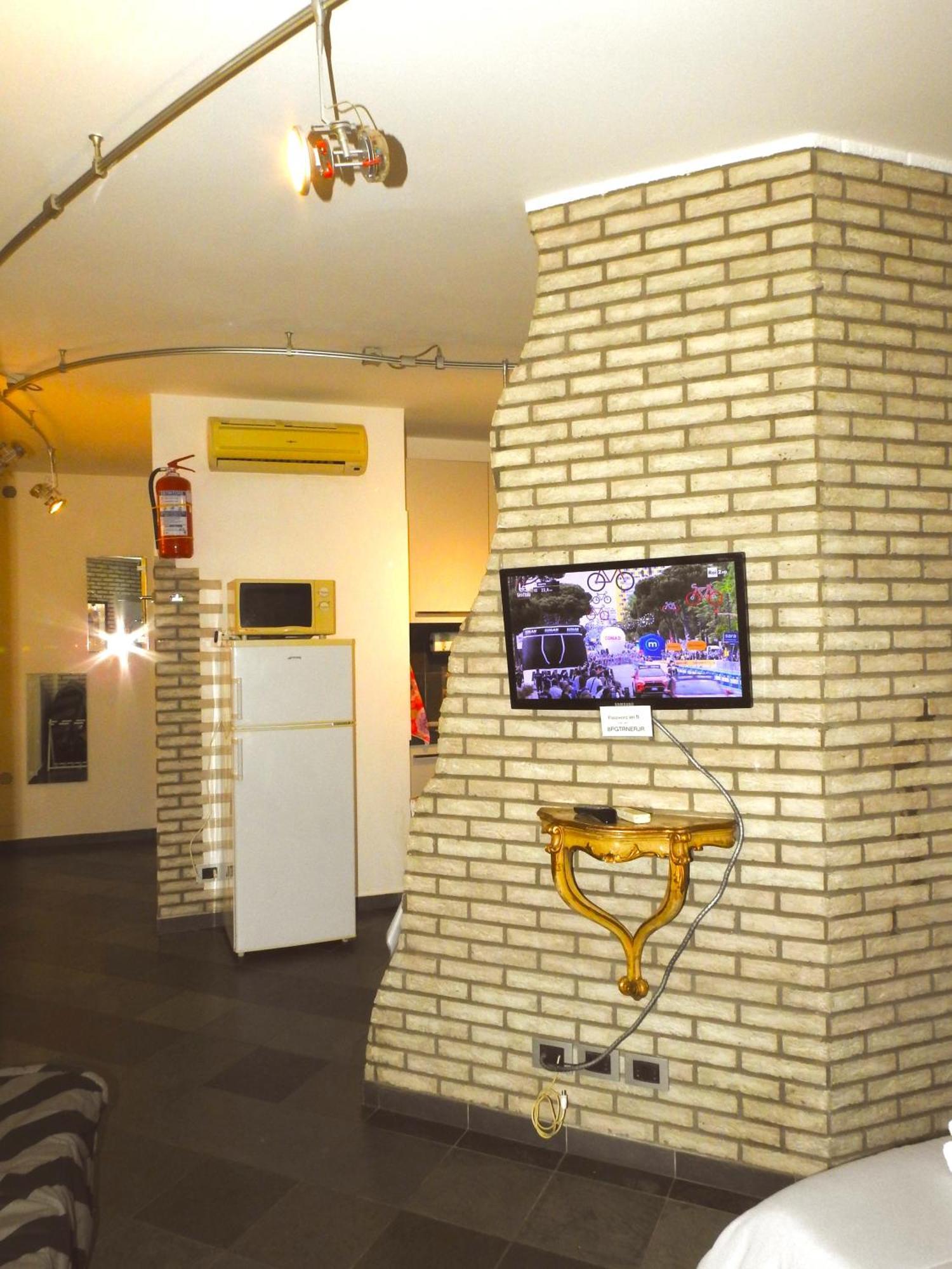 Dormire In Centro Trieste Studio Galleria 16 Екстер'єр фото